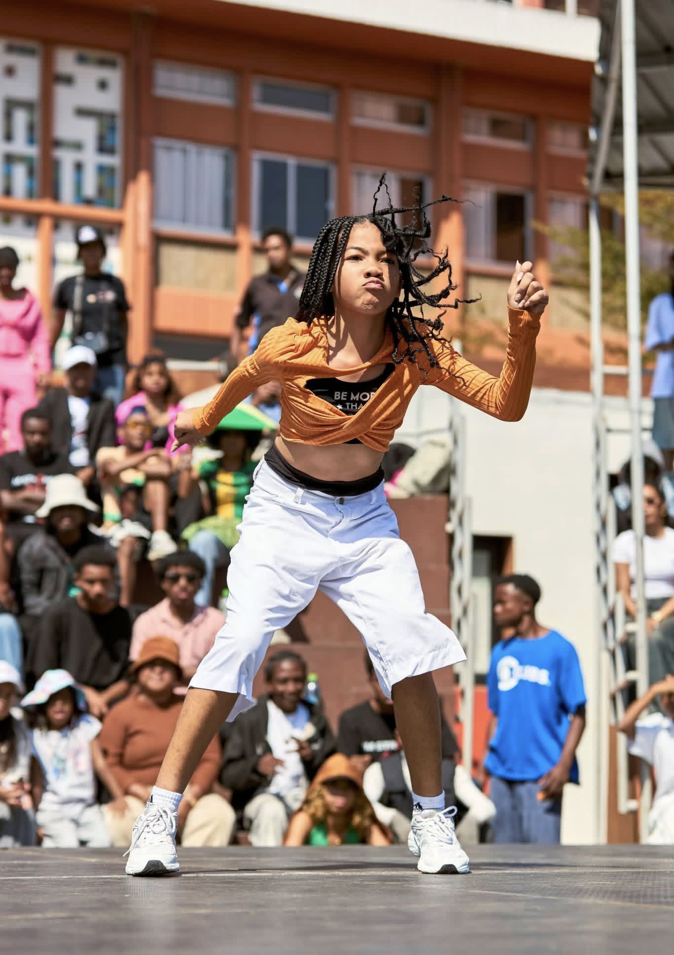 Groupe pratiquant la danse Afro en studio